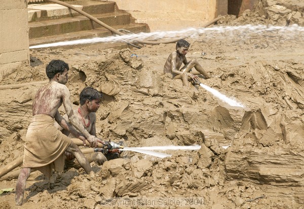 The level of the Ganges fluctuates by more than 10 metres between the monsoon and dry seasons.  As the highest waters recede they leave deposits of silt that have to be hosed away by contractors in a never ending cycle