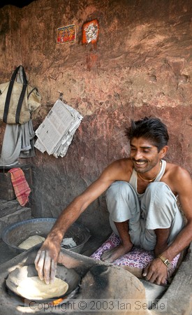 Man making chapati by the roadside, Jaipur